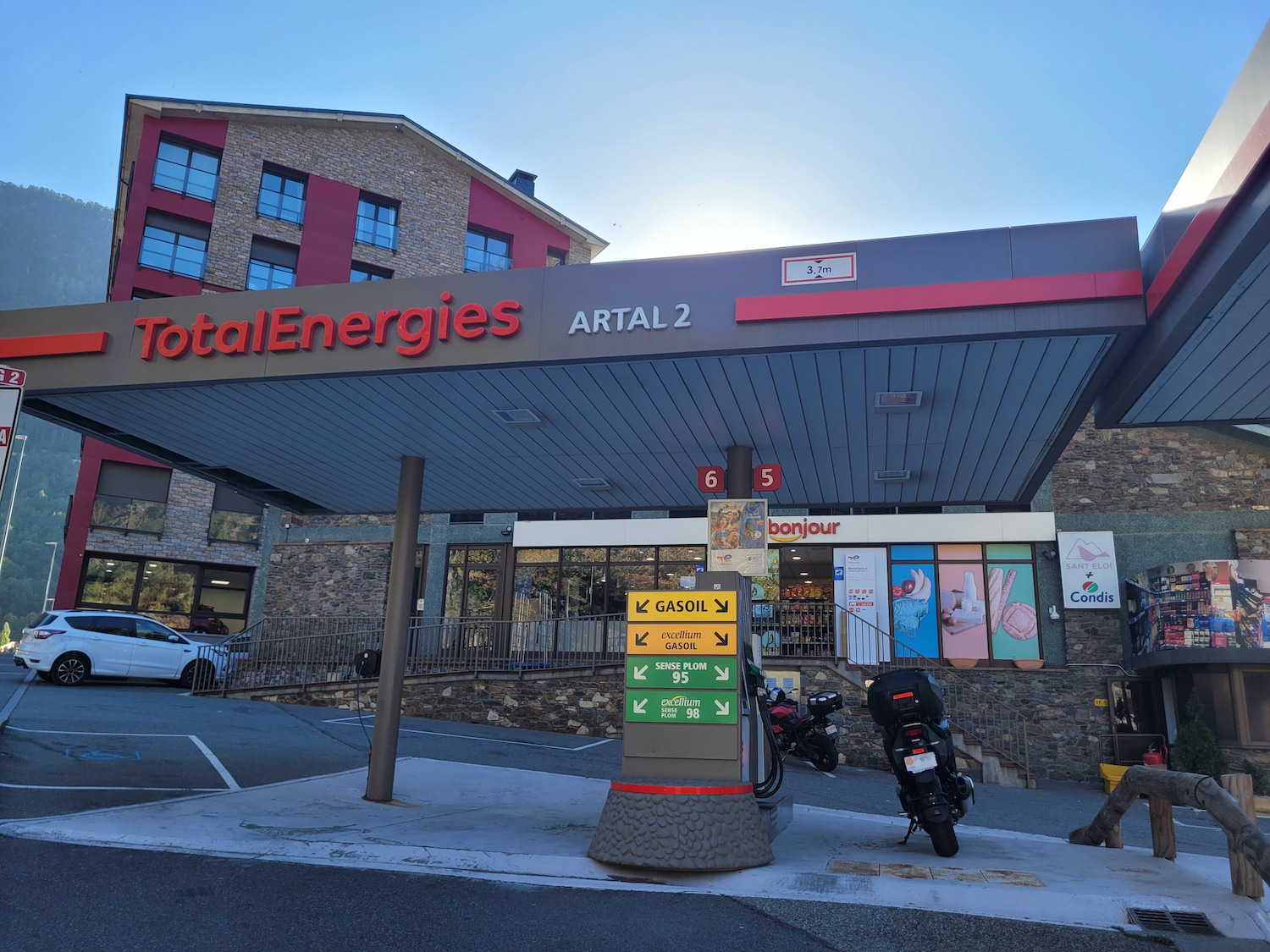 Artal-benzineres-andorra-estacio-de-serveis-moto